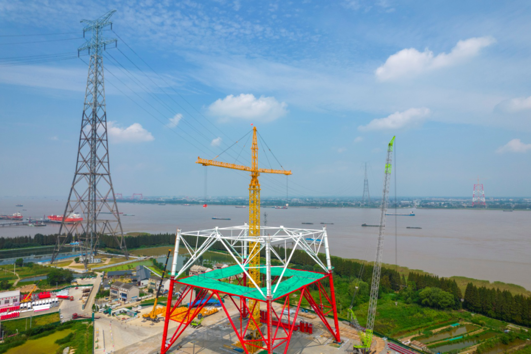 385米世界最高输电铁塔封顶，比埃菲尔还高60米，中国共创造7项纪录