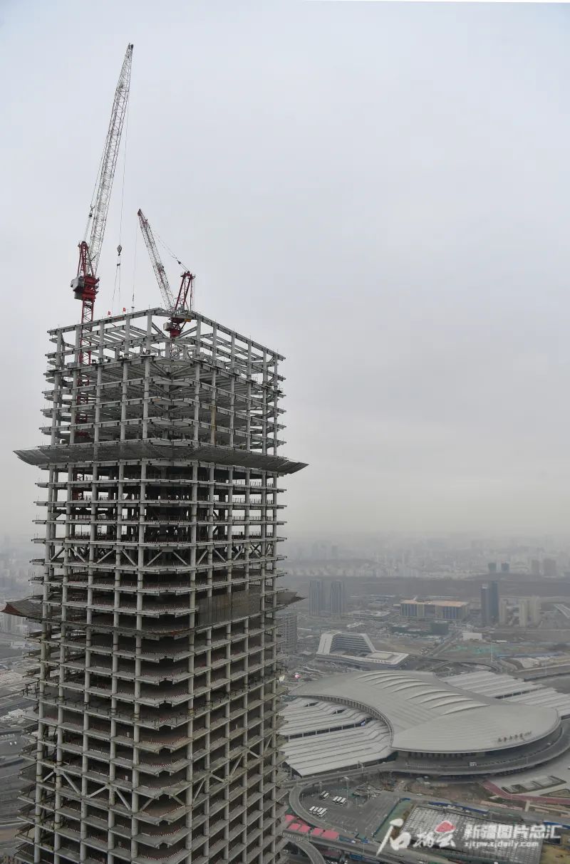 乌鲁木齐最高楼主体封顶，你猜有几层？