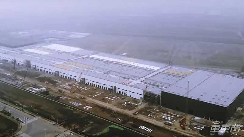 特斯拉官宣上海工厂投产，再借100亿，用于上海工厂建设生产