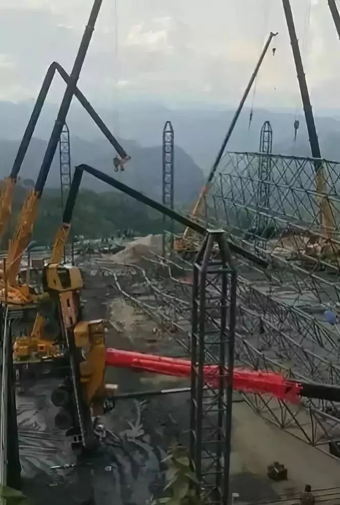 【行业新闻】贵州某地多机抬吊钢网架，造成重大事故，原因众说纷纭