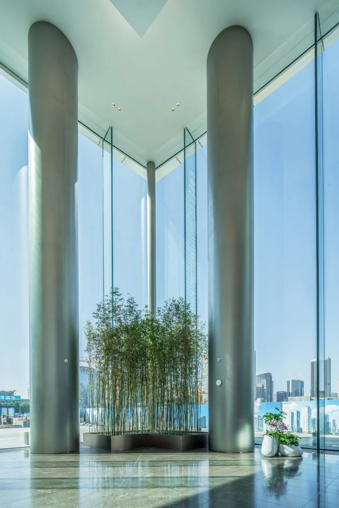 单块高17米，北京泰康大厦巨型玻璃幕墙创世界之最，建筑形如“玉琮”