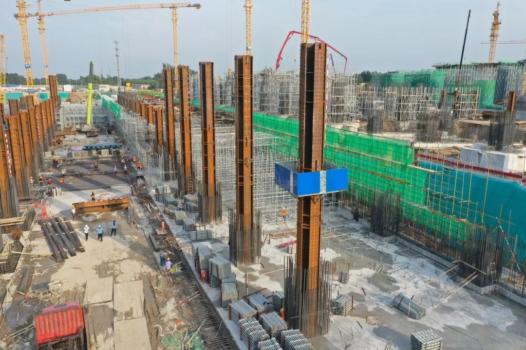 【案例解析】北京至雄安城际铁路雄安站站房钢结构工程地下主体结构完工