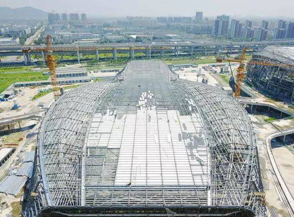 【行业资讯】宁波奥体中心屋面钢结构建设基本完成 初展雄姿