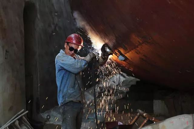 【行业知识】钢结构气割及焊接的安全措施