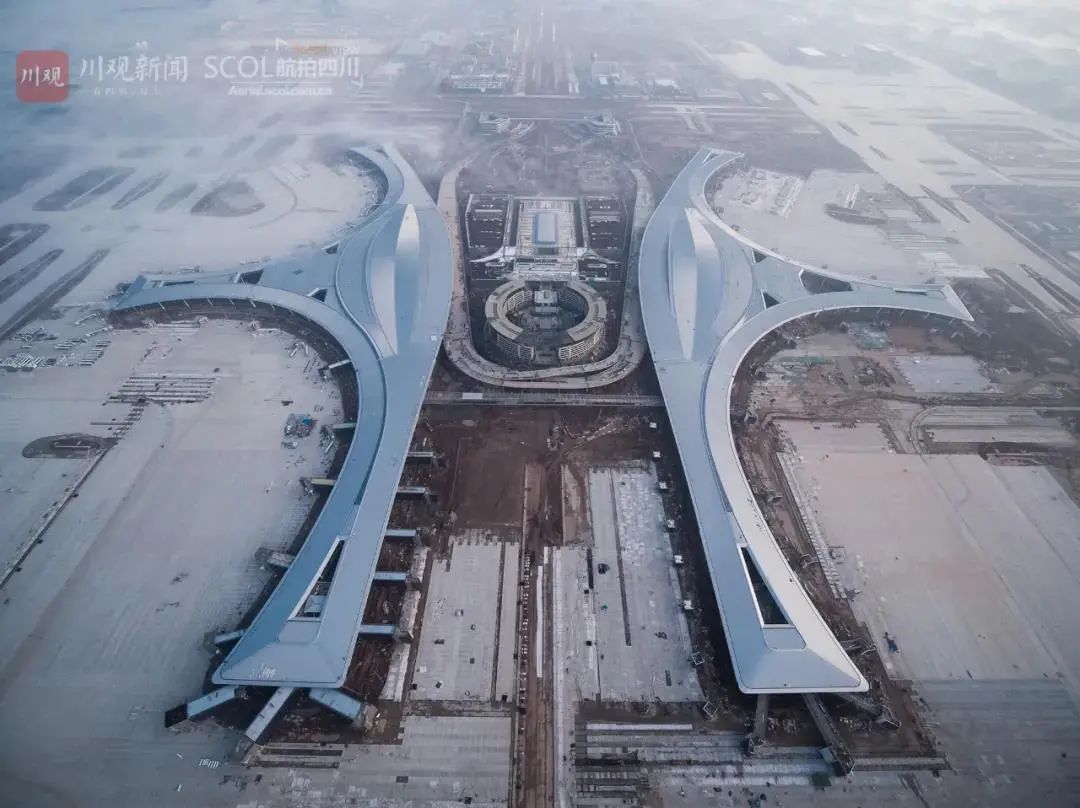 钢结构撑起神鸟之翼！成都天府国际机场迎来首飞