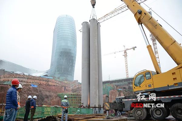 【行业资讯】湘江欢乐城冰雪世界主体钢构封顶