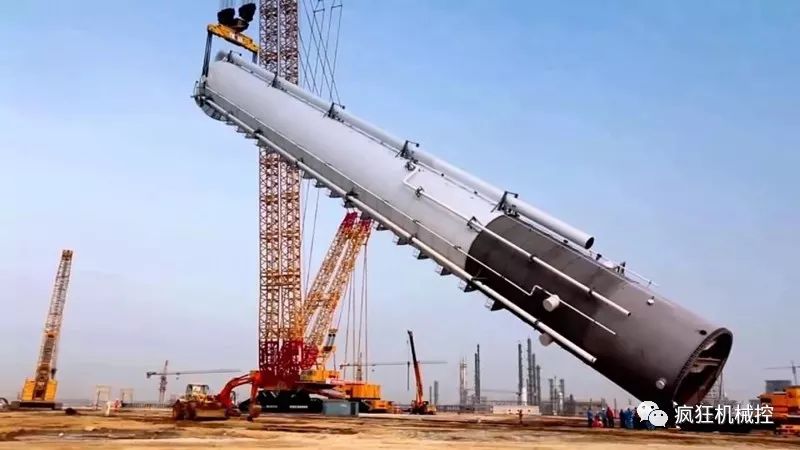 世界最高履带式起重机，可吊起3000吨重物，主臂长248米！