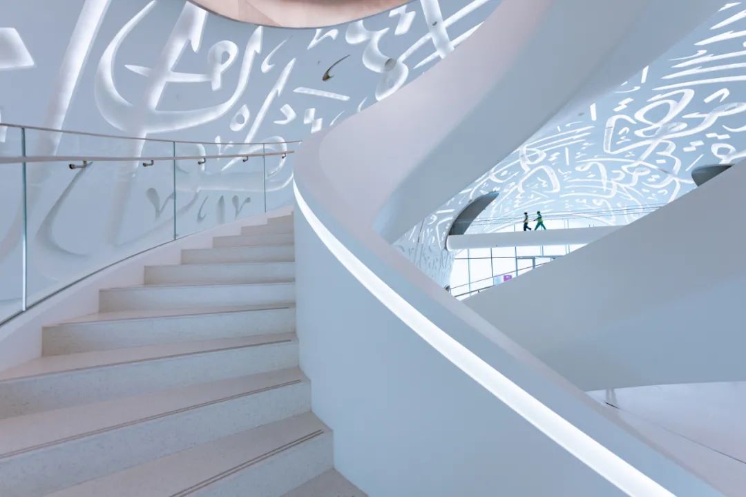 迪拜新地标--未来博物馆已开放，77米高建筑室内无一根柱子