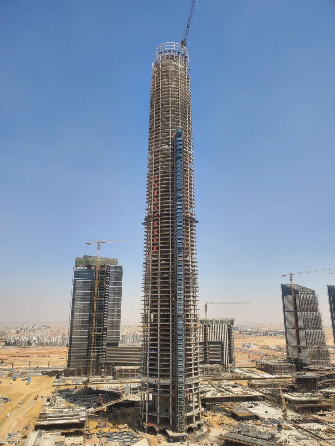 登顶非洲之巅！埃及新行政首都CBD项目标志塔钢结构封顶