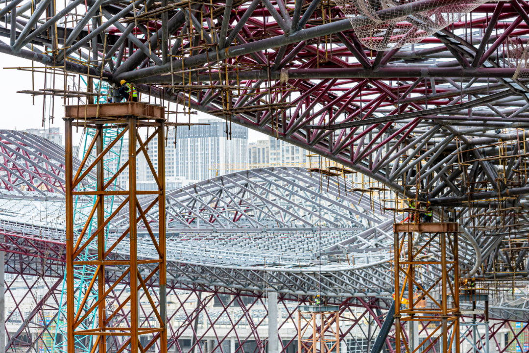 兰州奥体中心体育场钢结构卸载完成
