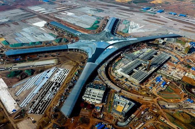 【行业资讯】国内首个不锈钢连续焊接屋面的青岛胶东机场完工 可抗16级大风