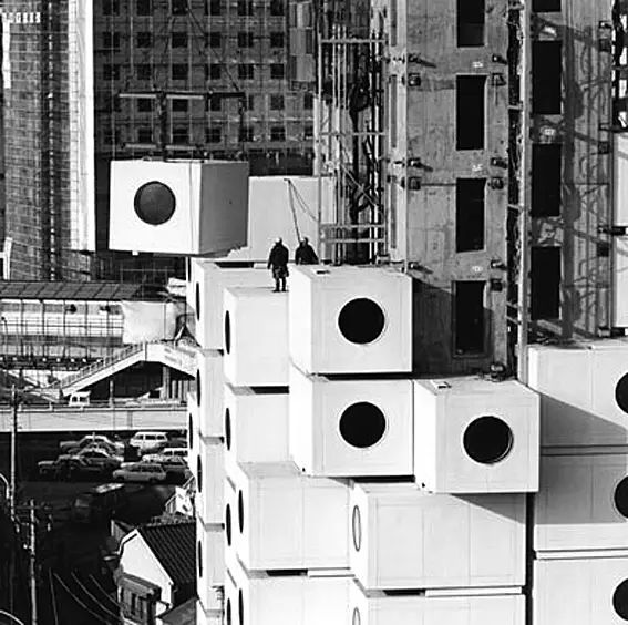 【行业资讯】40年前日本建筑师做的10㎡胶囊屋，如今已成为房地产泡沫的纪念碑......