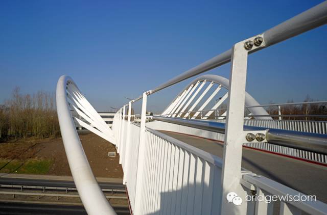 【行业资讯】圣徒体育场钢结构人行桥—欧标&BIM