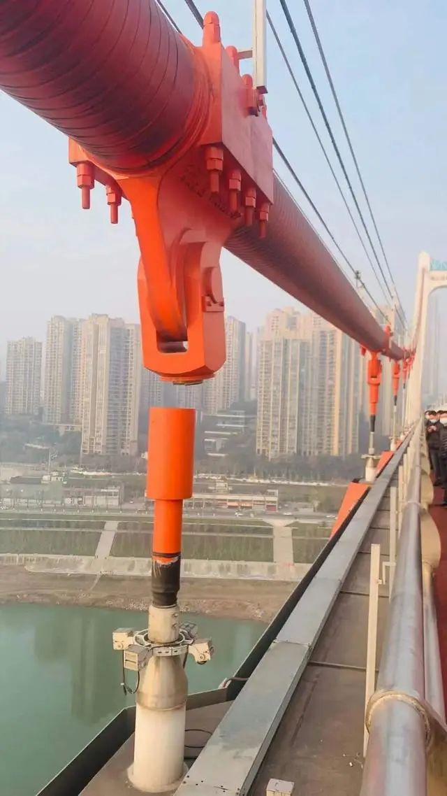 重庆鹅公岩轨道大桥一根螺杆断裂，大桥临时停运，听听专家怎么说？