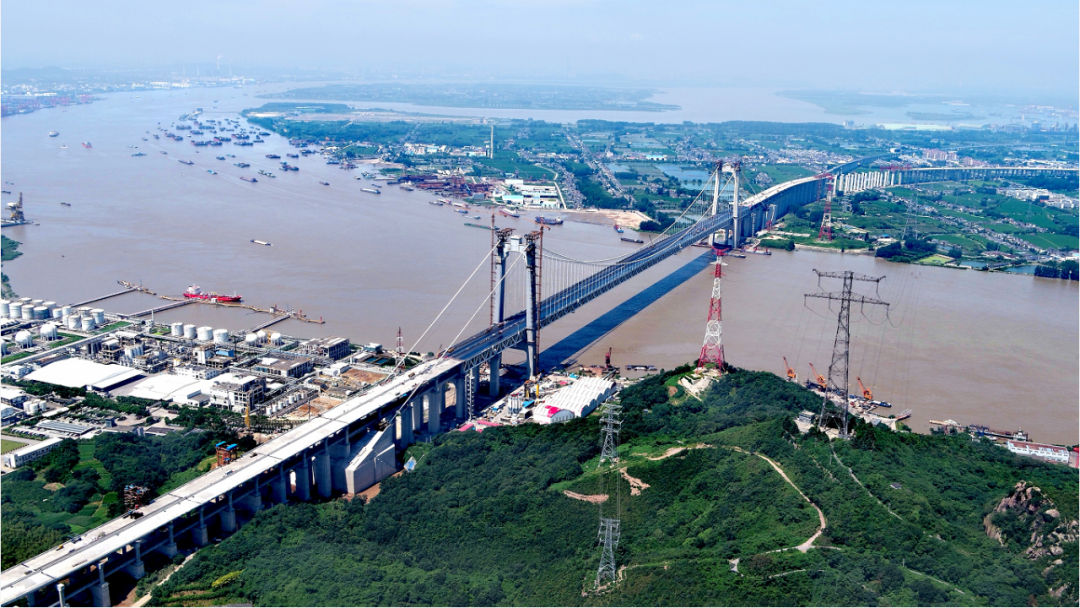 悬索桥也能稳稳跑高铁？这座中国大桥将填补世界空白，五峰山长江大桥进入年底前的通车准备