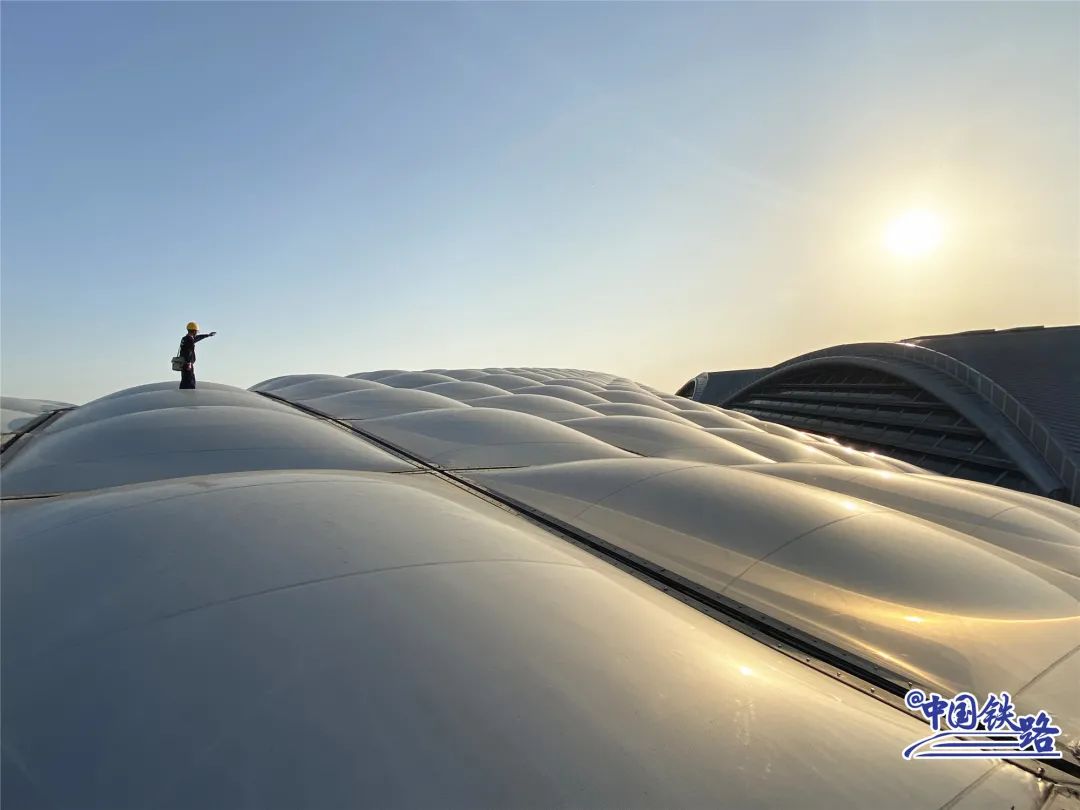 广州南站的房顶竟然是软的，钢结构+ETFE膜高透光屋顶