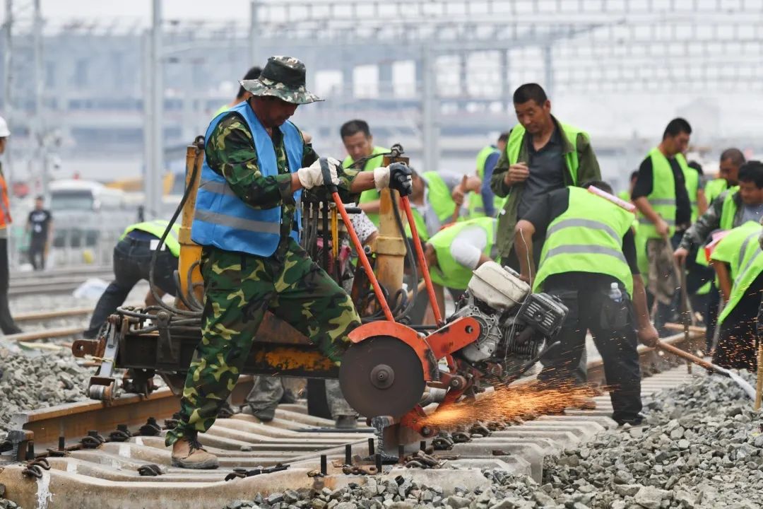 北京丰台火车站钢结构主体封顶