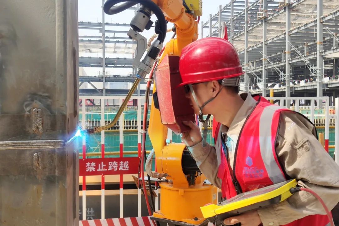 工地现场首用焊接机器人手臂，智能科技助力城市副中心建设