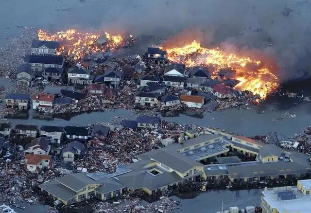 311东日本大地震10周年，40,1米高的海啸，1.8万人遇难，福岛核电站爆炸，近期核电站厂房还有再次发生爆炸的可能