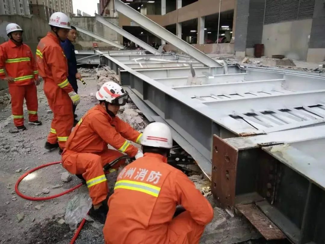 东莞一钢结构空中连廊坍塌，为什么经常发生连廊坍塌事故？