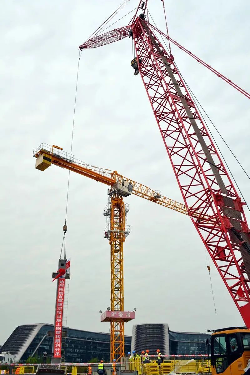 宜家购物中心上海临空项目地上钢结构首吊成功