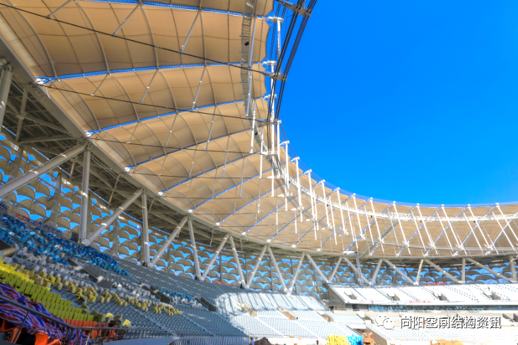 三亚体育场屋面系统完工，钢、索、膜结构
