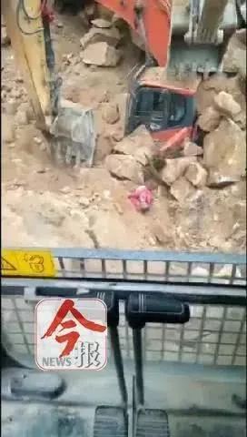 广西一施工路段塌方，2辆挖掘机被埋、致2人死亡！