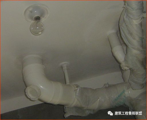 排水管穿楼板一定要设套管吗？