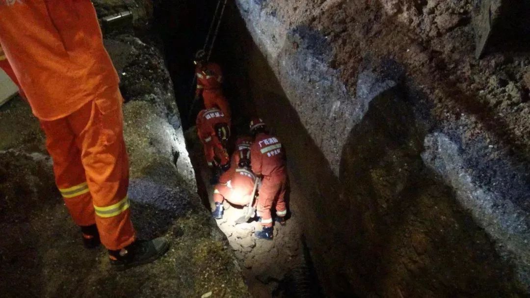 南宁工地塌方工人被埋，暴雨天施工谁担责？