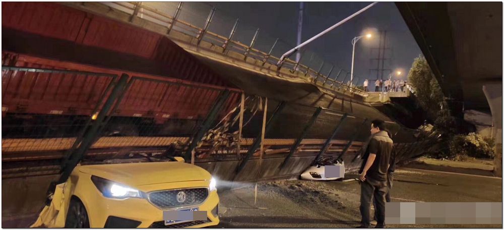无锡高架桥坍塌事故已致3死2伤！初步分析系运输车辆超载导致……