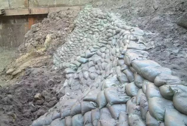 又一起！哈尔滨一污水管网施工塌方：1人被救出死亡，仍有3人被埋