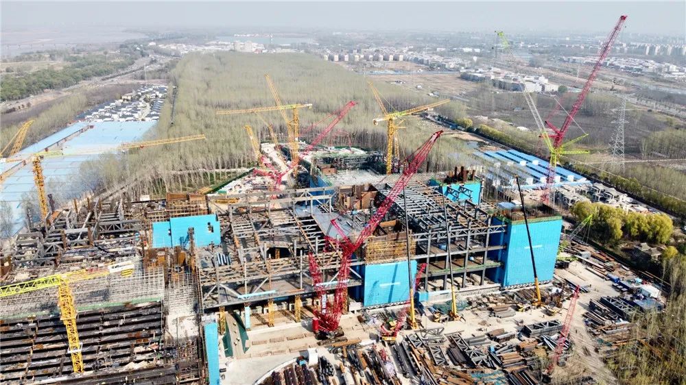 河南黄河国家博物馆全速建设，钢结构桁架吊装施工