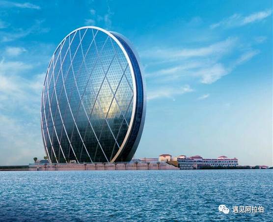 【视频】世界上最大最圆的土豪建筑--阿联酋Al Dar总部大楼，在沙漠里建造一片晶莹的贝壳