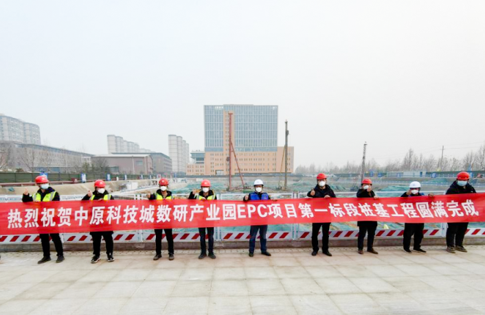 1200吨钢结构连廊提升，郑州市数研产业一号园项目1200吨钢结构连廊整体提升顺利完成