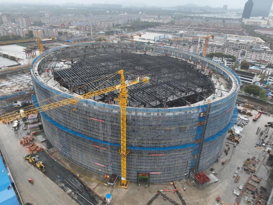 113.6米跨度3000吨钢桁架整体提升，江阴市新桥文体中心项目屋面整体提升圆满成功