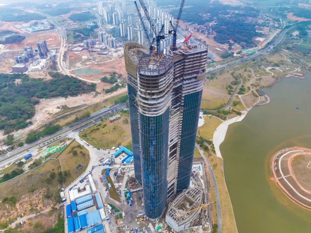 3.6万吨272米高楼钢结构封顶，中新广州知识塔项目迎来钢结构封顶