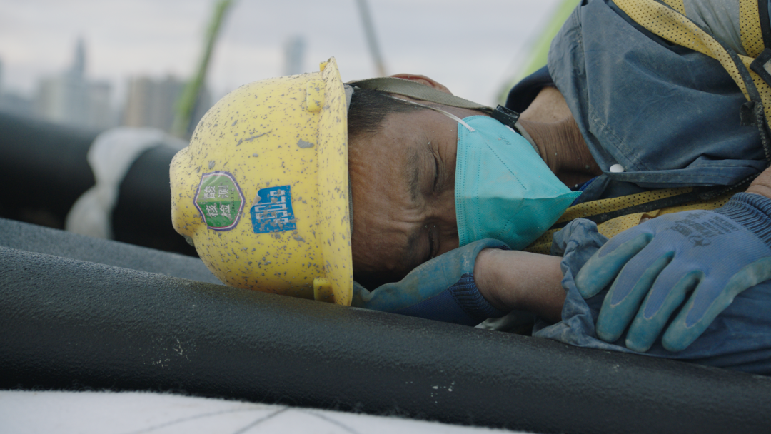 《不孤岛》“中国速度”背后的平凡与伟大，中央援港应急医院建设纪录电影，5月26日《不孤岛》全国上映