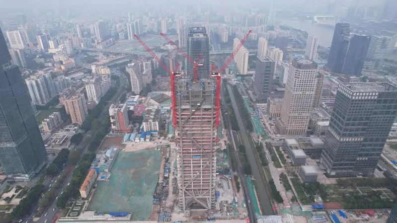 全亚洲最高的筒体偏置全钢结构超高层建筑广州广商中心封顶