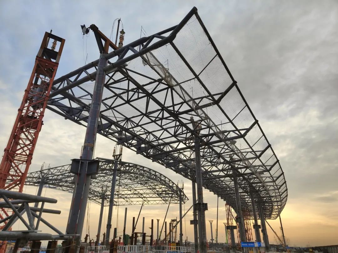 近万吨钢结构屋盖面积达14750平米，蚌埠民用机场航站楼钢结构屋盖顺利完成全面提升！