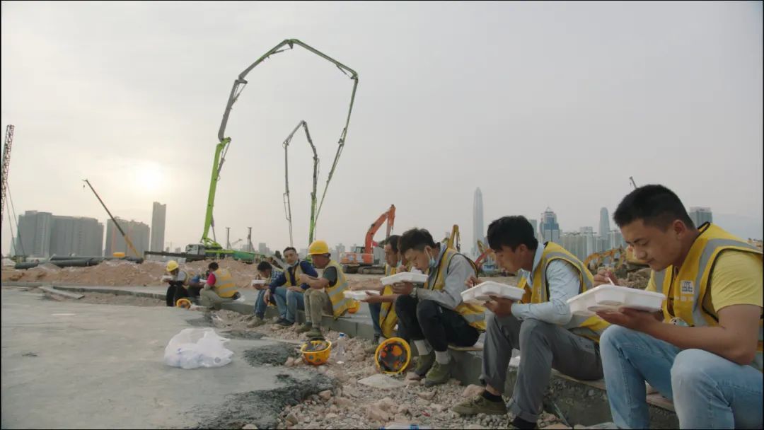 《不孤岛》“中国速度”背后的平凡与伟大，中央援港应急医院建设纪录电影，5月26日《不孤岛》全国上映