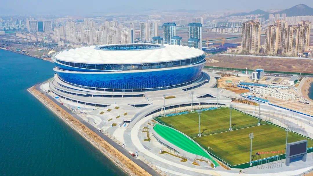4万平方米PTFE膜屋面，辽宁大连梭鱼湾足球场项目竣工投用