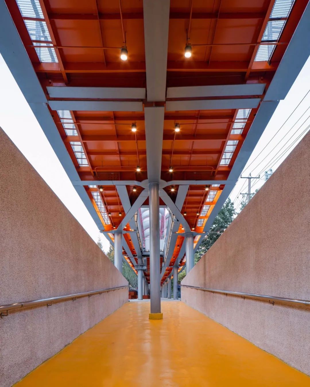 七夕的桥：一个880米长钢结构景观桥，聚合10组场景，步行体验式社区公园