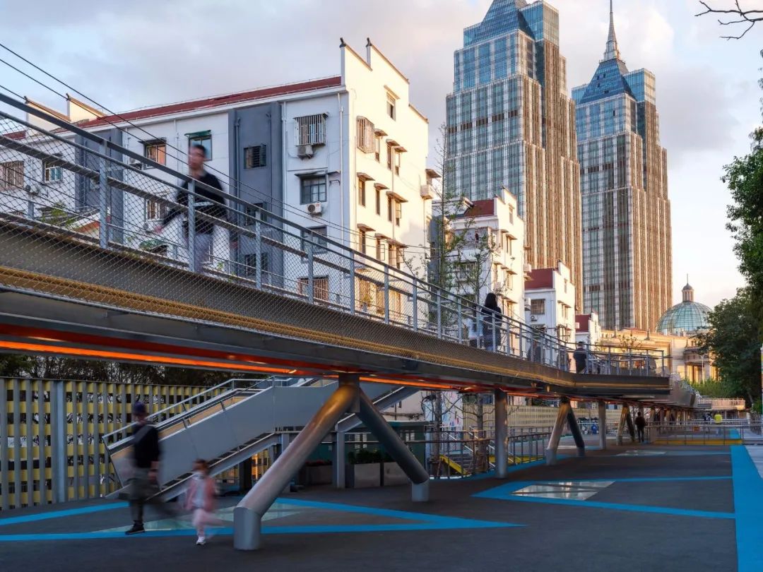 七夕的桥：一个880米长钢结构景观桥，聚合10组场景，步行体验式社区公园