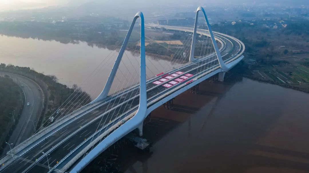 2.7万吨全长1910m，浙江临海伏龙大桥正式通车