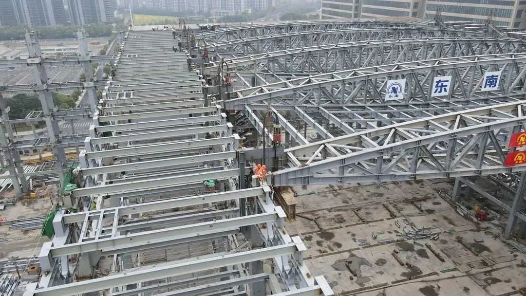 7700平方米1400吨屋盖钢结构顺利抬升，杭州国博二期主体结构进入收尾阶段