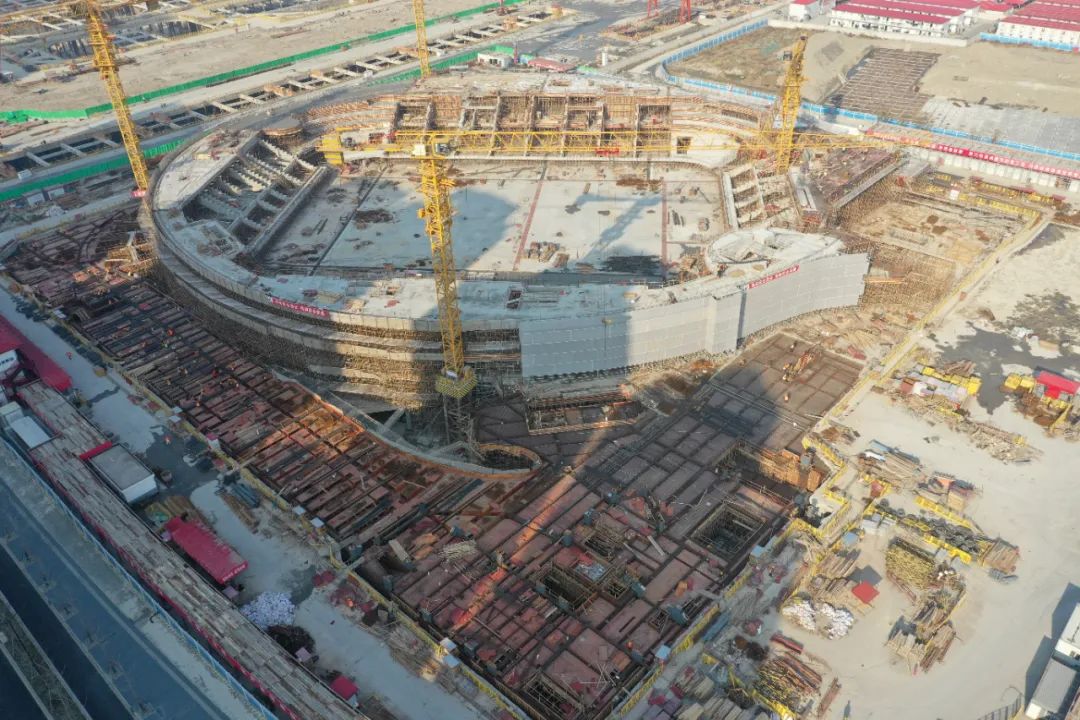 大量采用Q460钢材，上海久事国际马术中心结构工程全部完工，2万多件构件撑起钢结构“骏马”