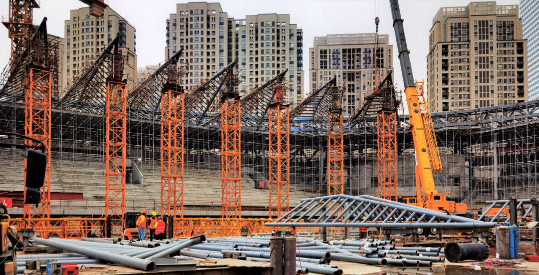 大量采用Q460钢材，上海久事国际马术中心结构工程全部完工，2万多件构件撑起钢结构“骏马”