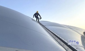 【钢结构·技术】甘肃临洮滑冰馆项目钢结构工程屋盖整体提升完成，提升高度14.7米，提升重量991吨